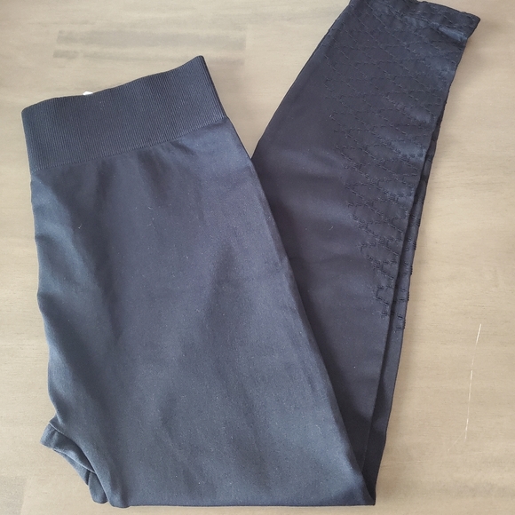 Motherhood Maternity Cropped Leggings NWT - Picture 9 of 9
